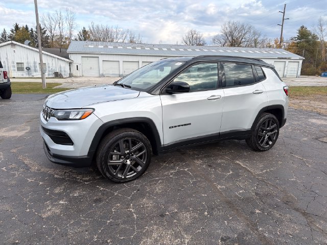 Used 2026 Jeep Compass Limited AWD/4WD image 2