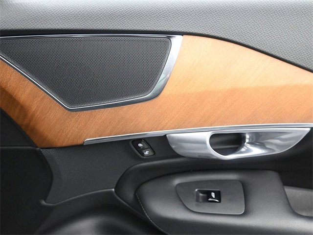 Used 2024 Volvo XC90 B5 Plus image 31