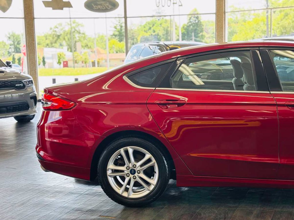 Used 2018 Ford Fusion SE w/ Fusion SE Technology Package FWD image 6