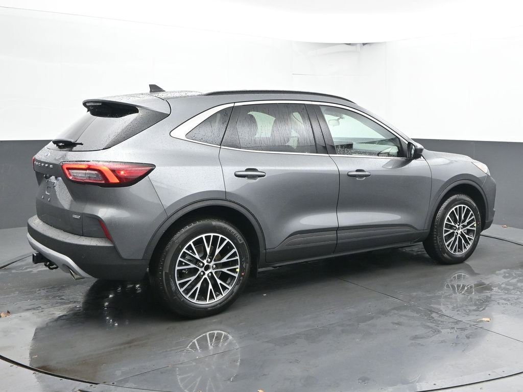 New 2026 Ford Escape SE w/ Class II Trailer Tow Package image 10