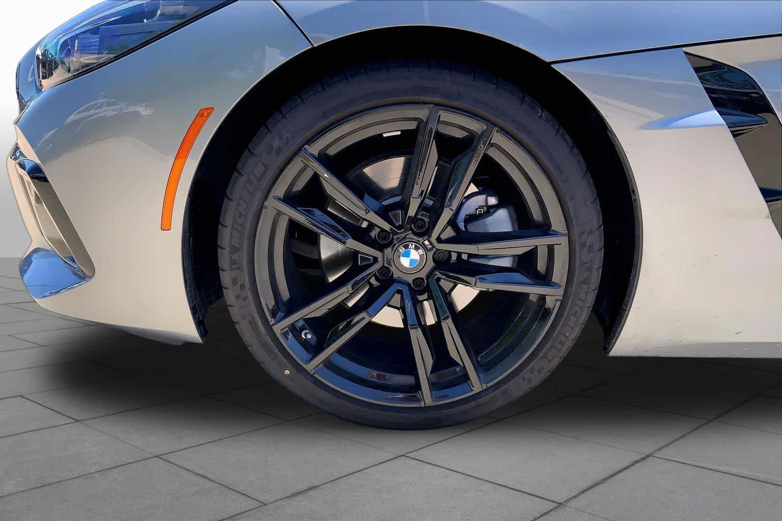 Certified 2025 BMW Z4 sDrive30i w/ Shadowloine Package RWD image 8