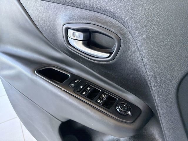 Used 2017 Jeep Renegade Limited image 21