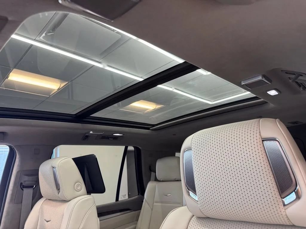 New 2027 Cadillac Escalade Platinum Sport w/ LPO, Floor Liner Package AWD/4WD image 9