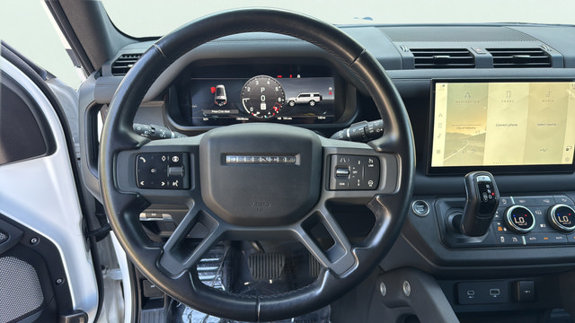 Used 2024 Land Rover Defender 130 X-Dynamic SE AWD/4WD image 15
