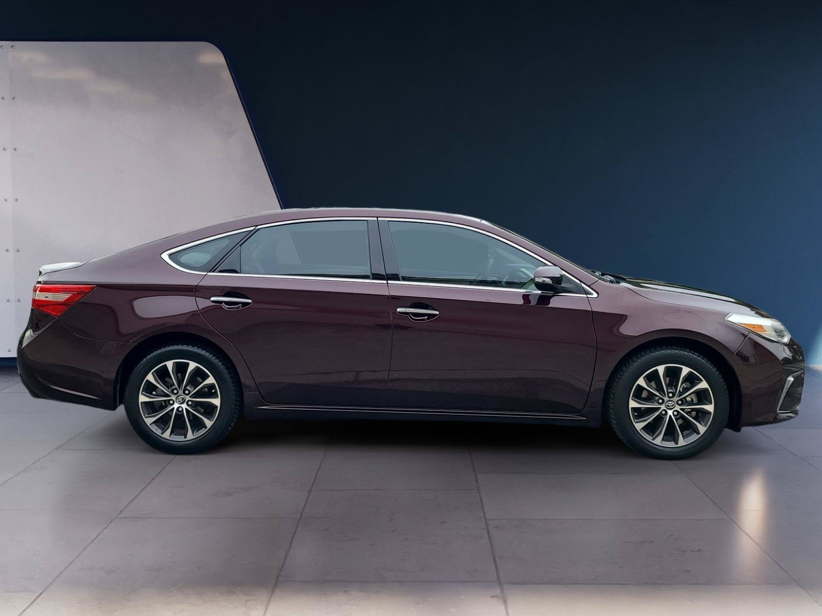 Used 2018 Toyota Avalon XLE Premium FWD image 6