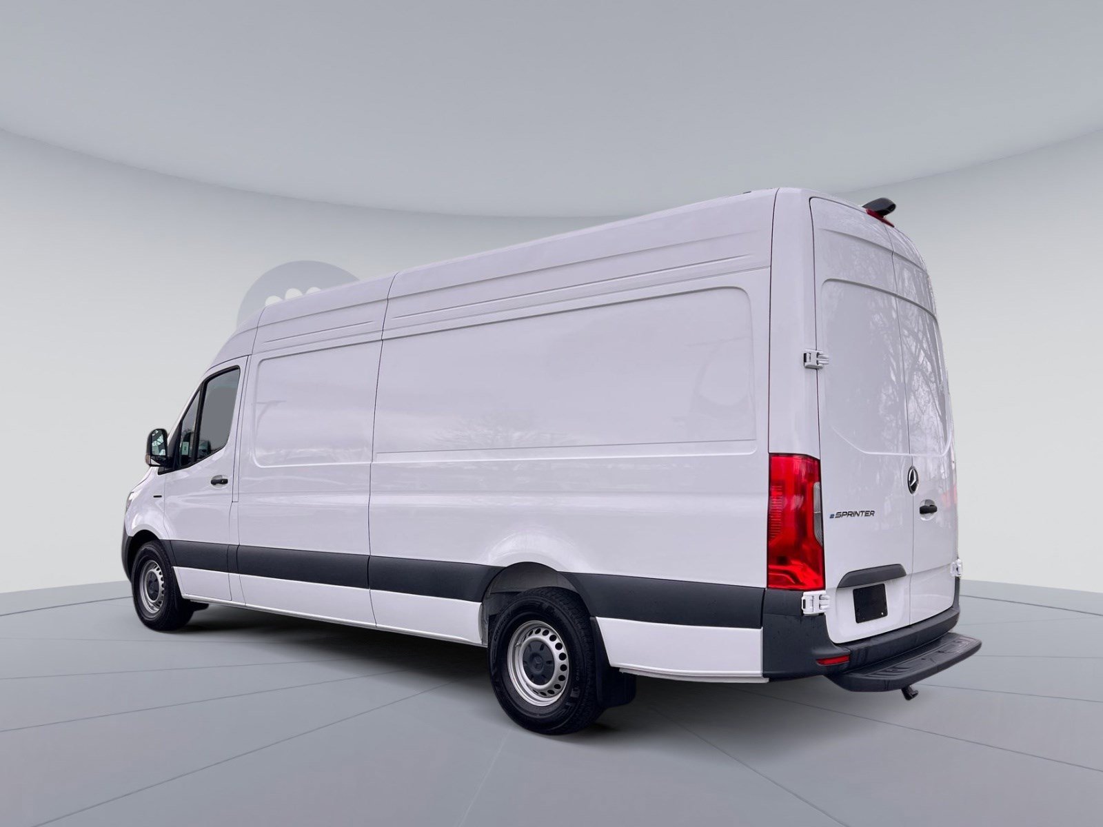 Used 2024 Mercedes-Benz eSprinter 170 Cargo image 4