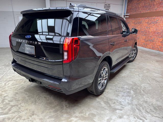New 2026 Ford Expedition Active image 7
