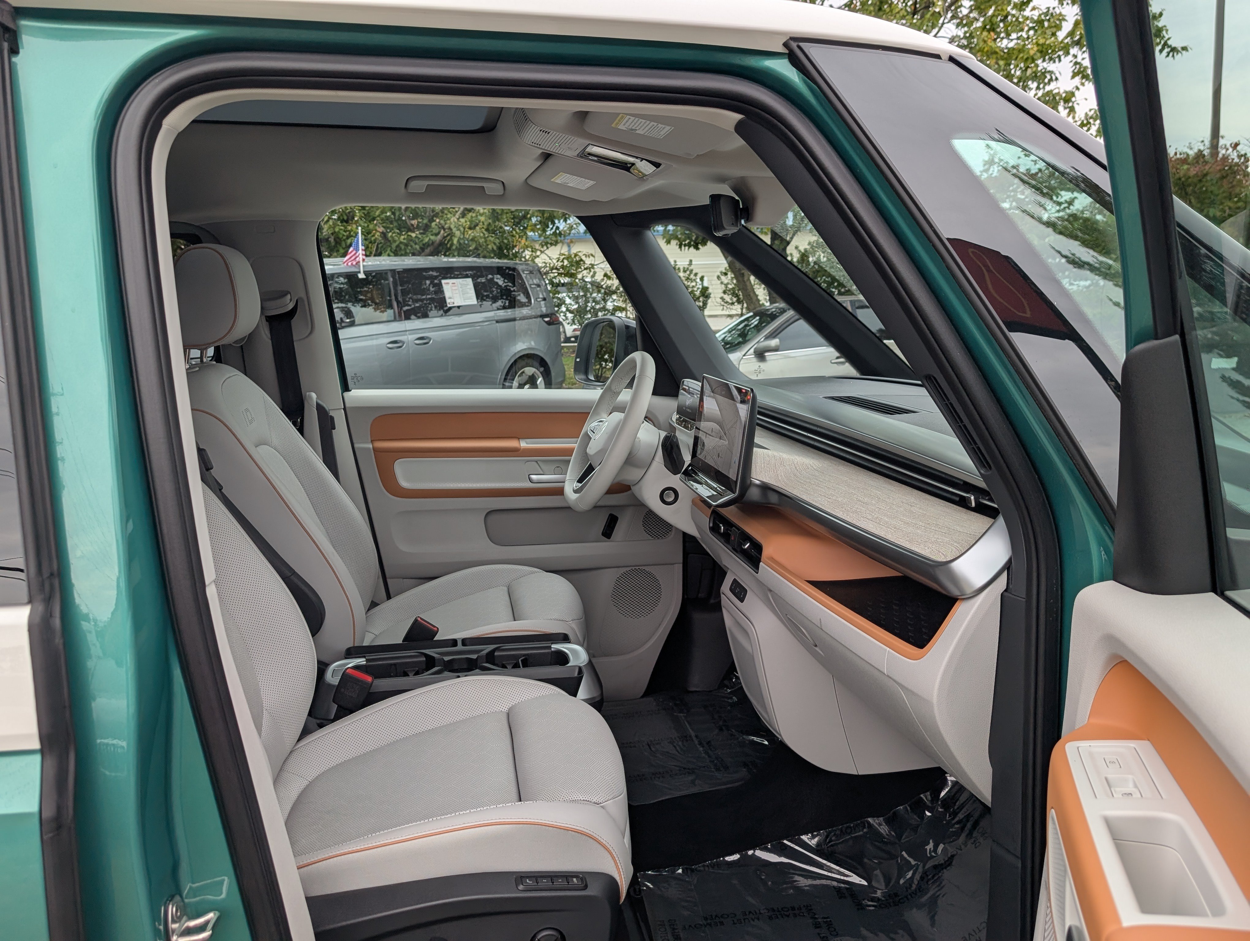 Used 2025 Volkswagen ID. Buzz Pro S Plus RWD image 12