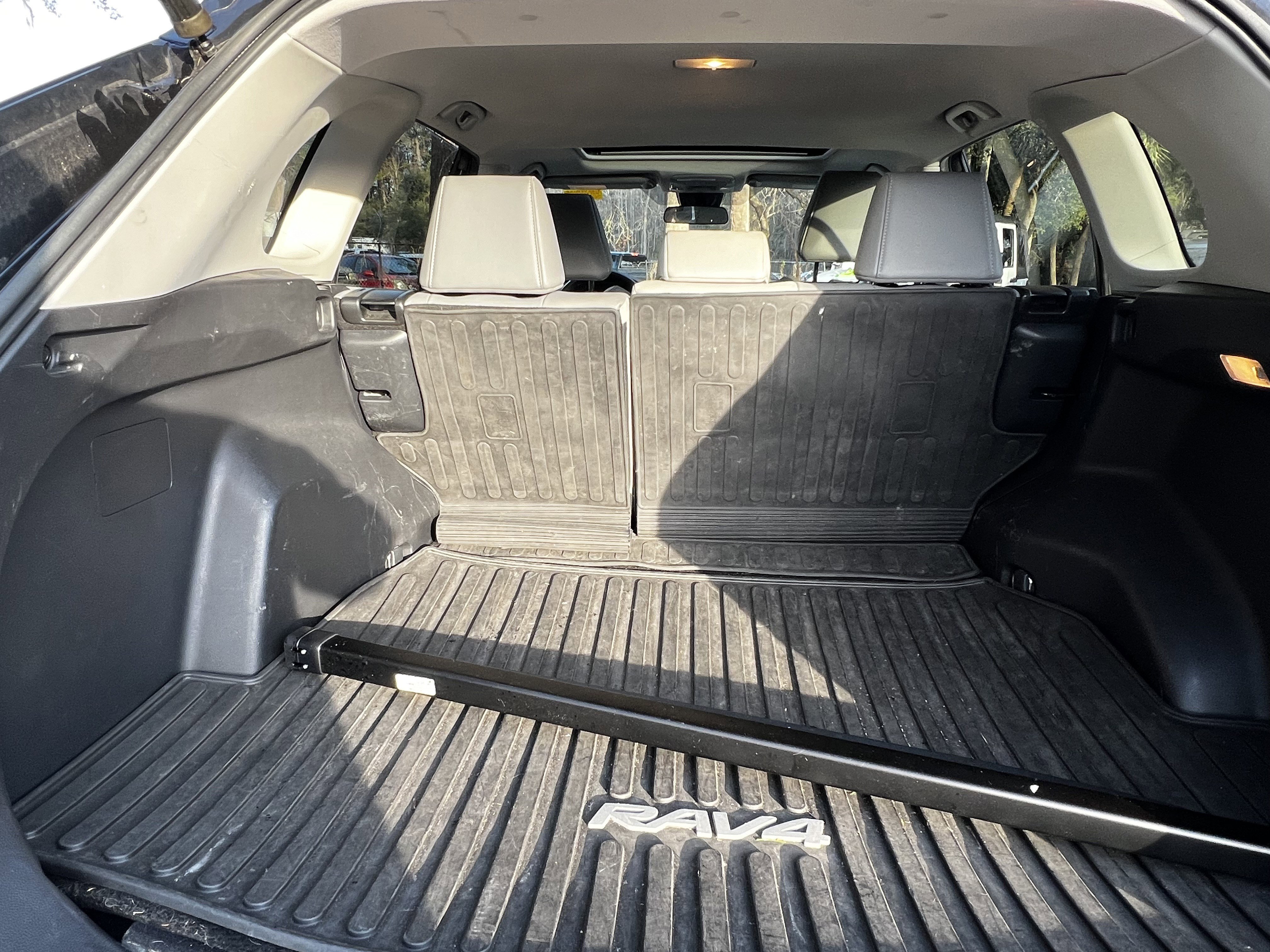 Used 2020 Toyota RAV4 XLE Premium image 50