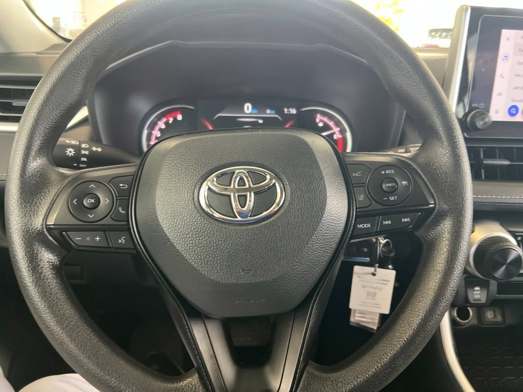 Used 2025 Toyota RAV4 LE AWD/4WD image 8