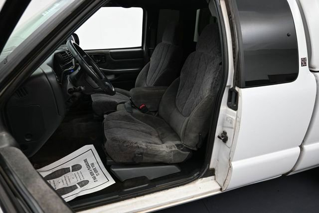 Used 2002 GMC Sonoma SLS w/ Marketing Option Pkg RWD image 10