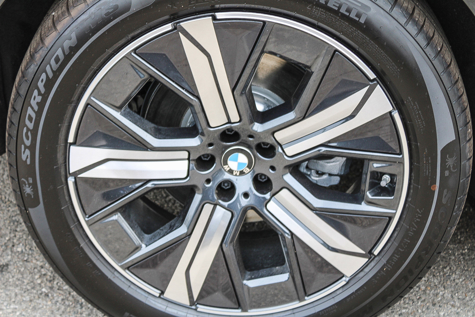 New 2026 BMW iX xDrive60 w/ Premium Package AWD/4WD image 11