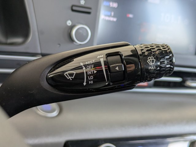 Used 2023 Hyundai Elantra SEL FWD image 7