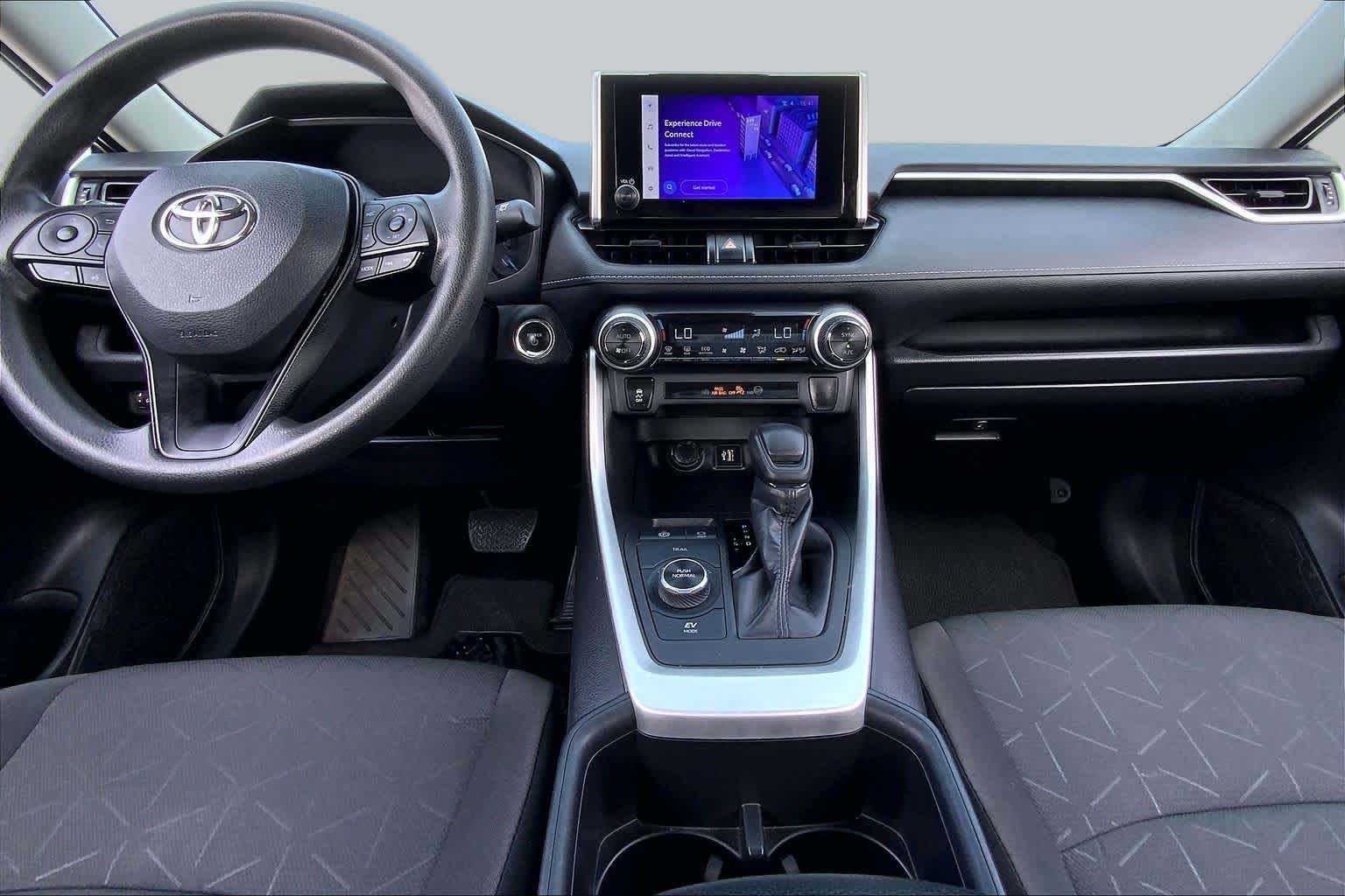 Used 2024 Toyota RAV4 XLE AWD/4WD image 28