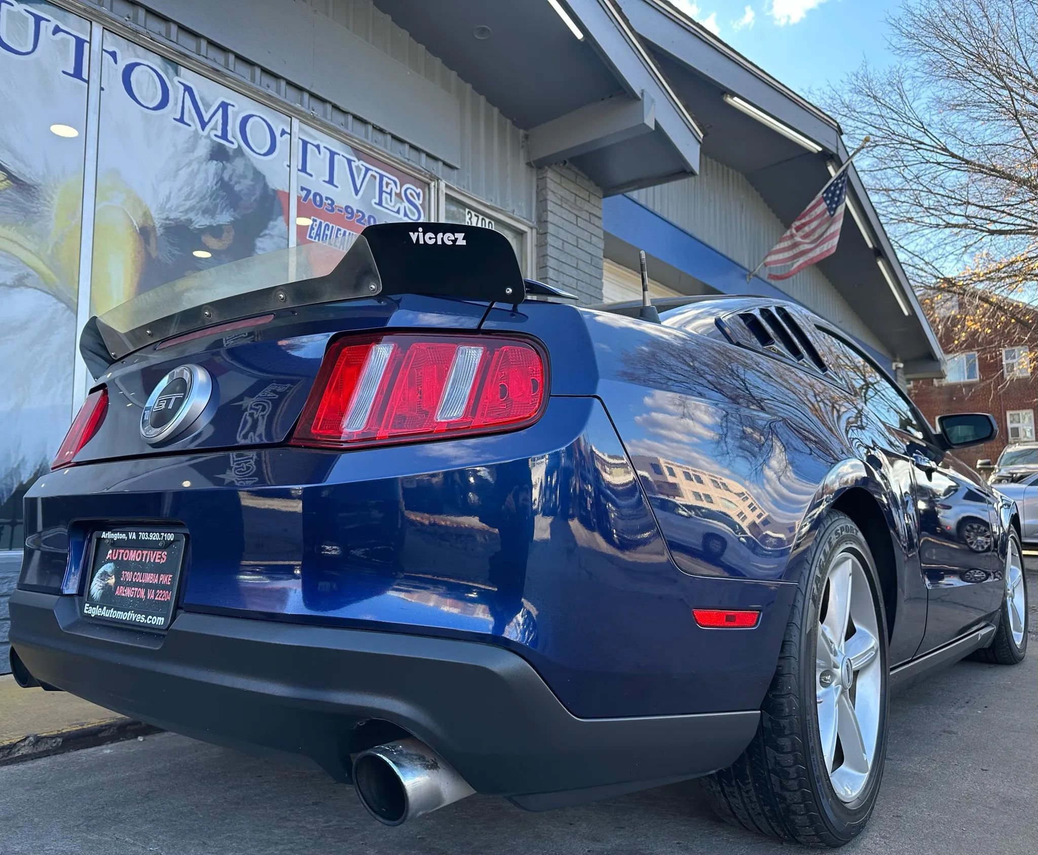 Used 2010 Ford Mustang GT image 3