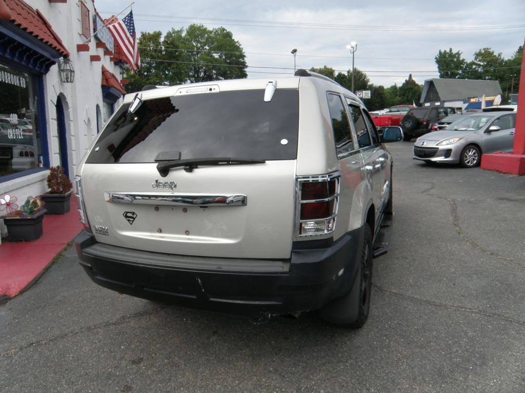 Used 2009 Jeep Grand Cherokee Laredo image 2