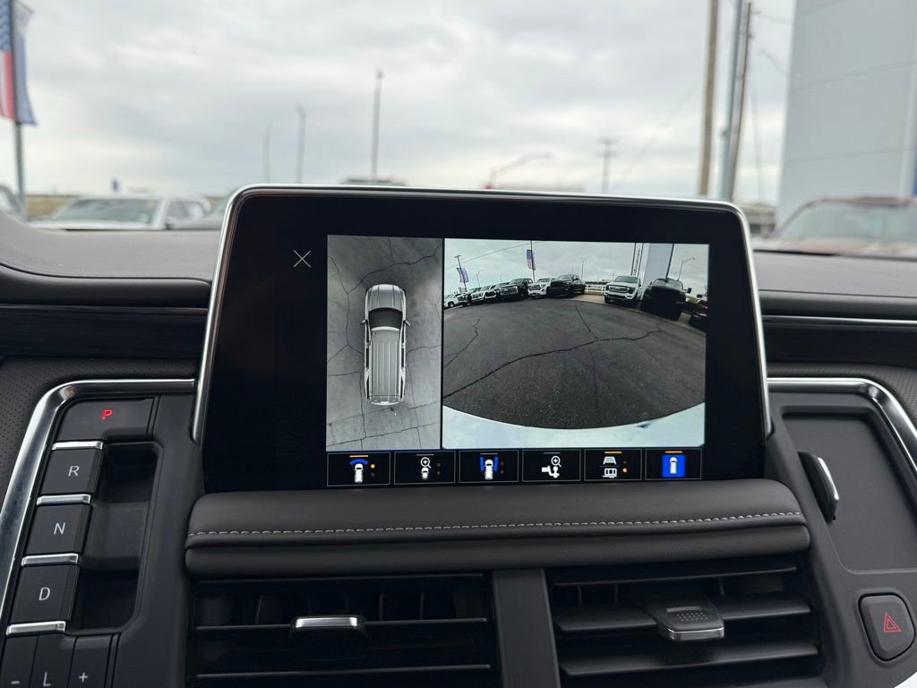 Used 2023 GMC Yukon SLT w/ SLT Premium Package image 16