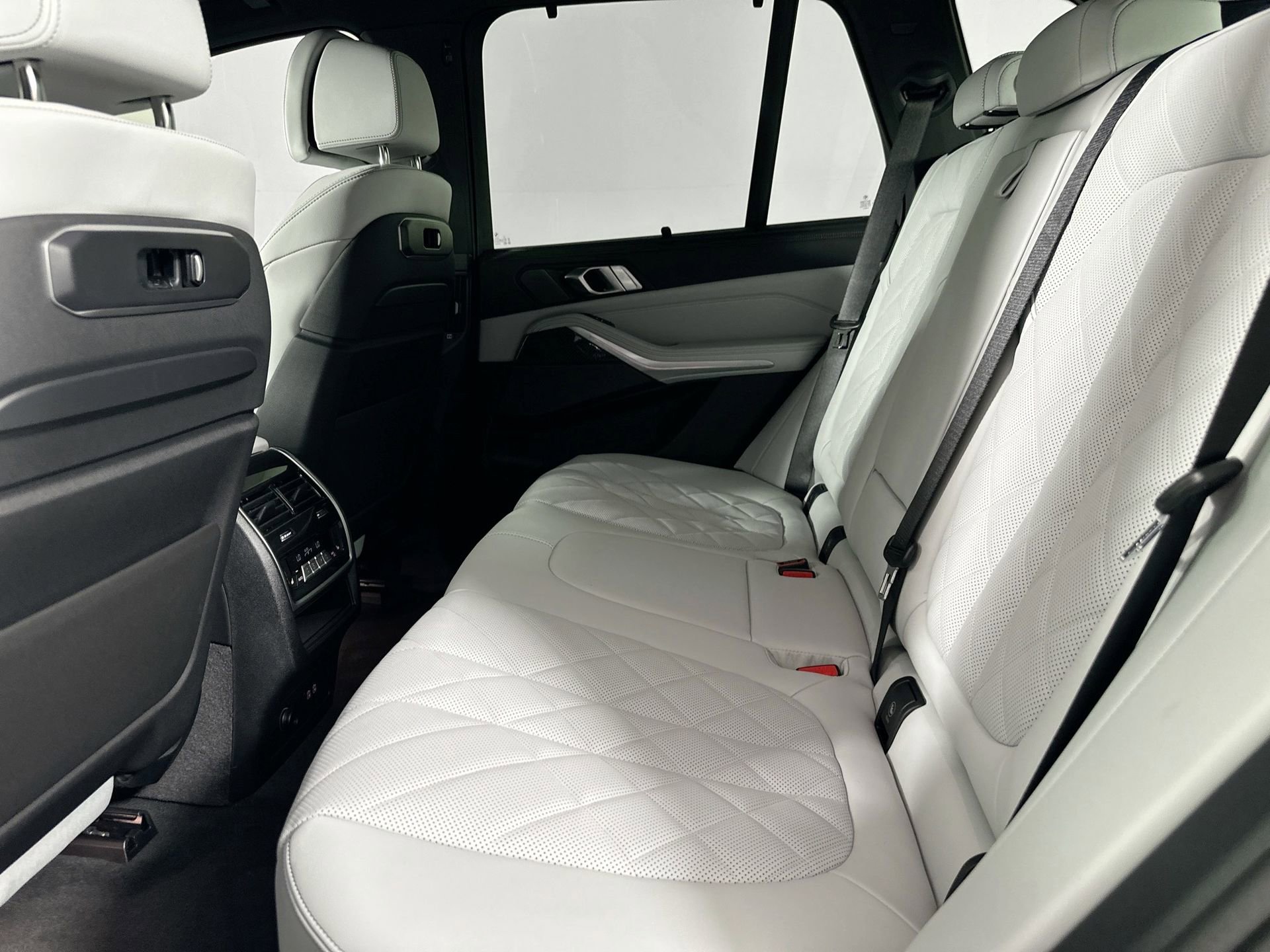 New 2026 BMW X5 M60i image 25