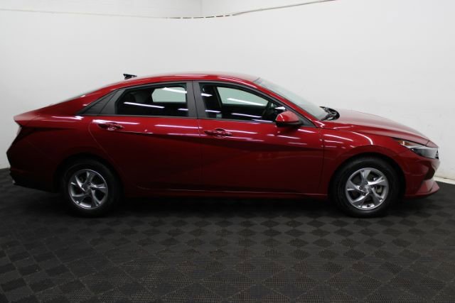Used 2021 Hyundai Elantra SE w/ Cargo Package FWD image 4