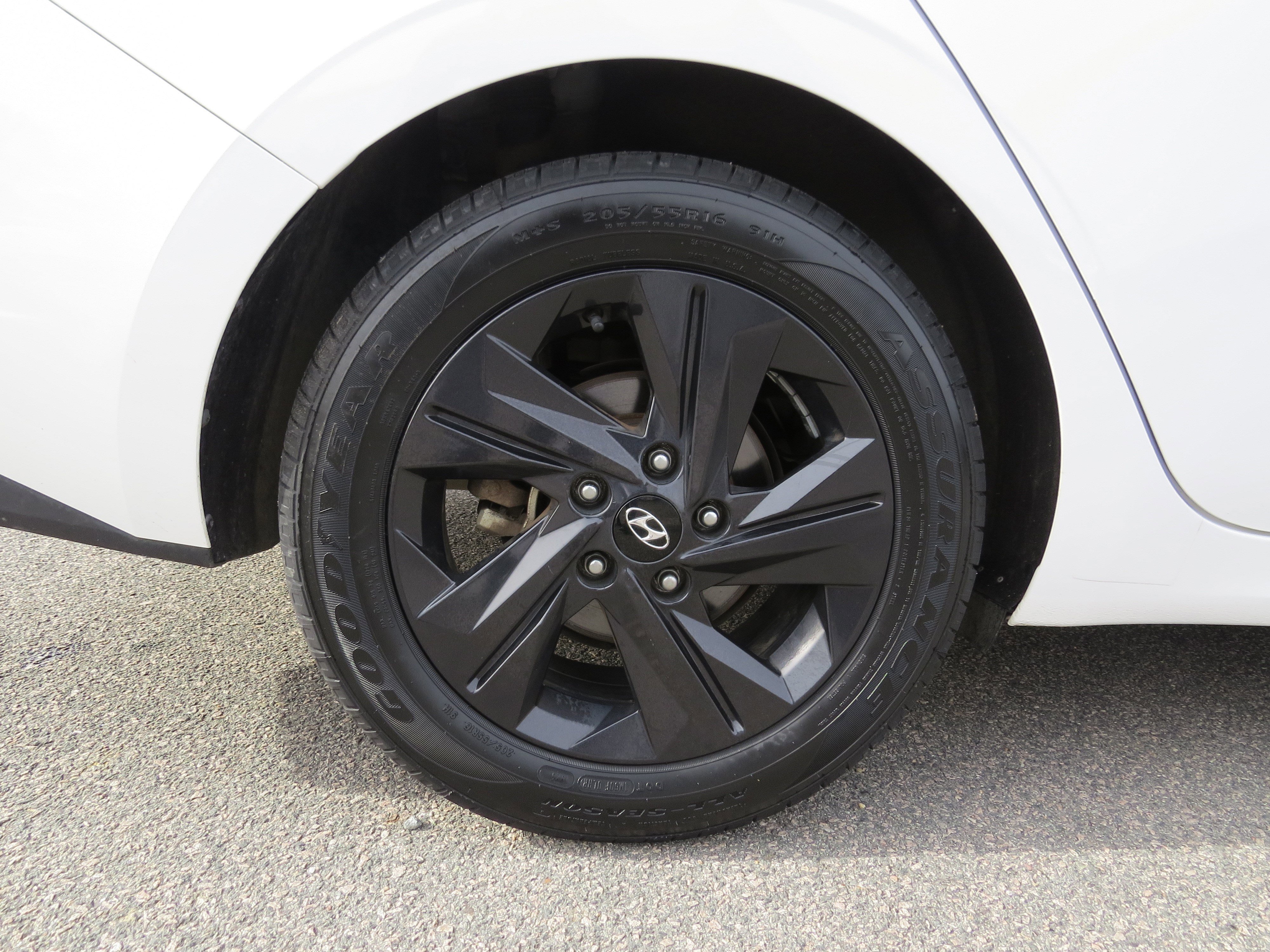 Used 2023 Hyundai Elantra SEL image 11