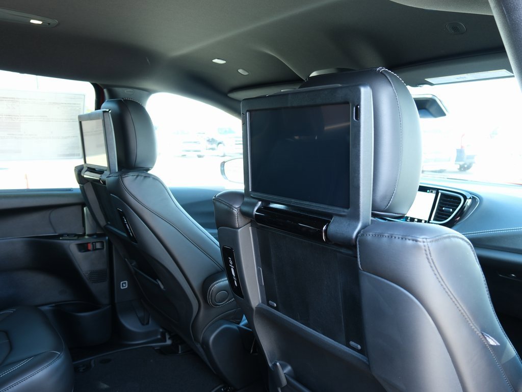 New 2026 Chrysler Pacifica Select image 32