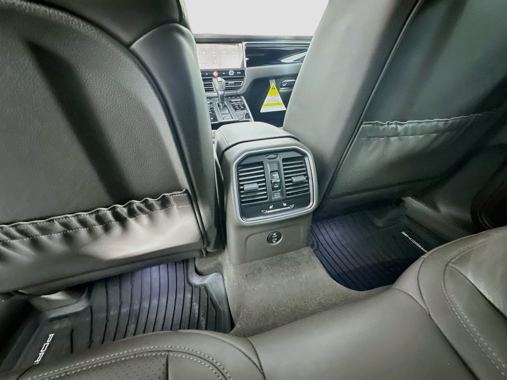 New 2026 Porsche Macan AWD/4WD image 36