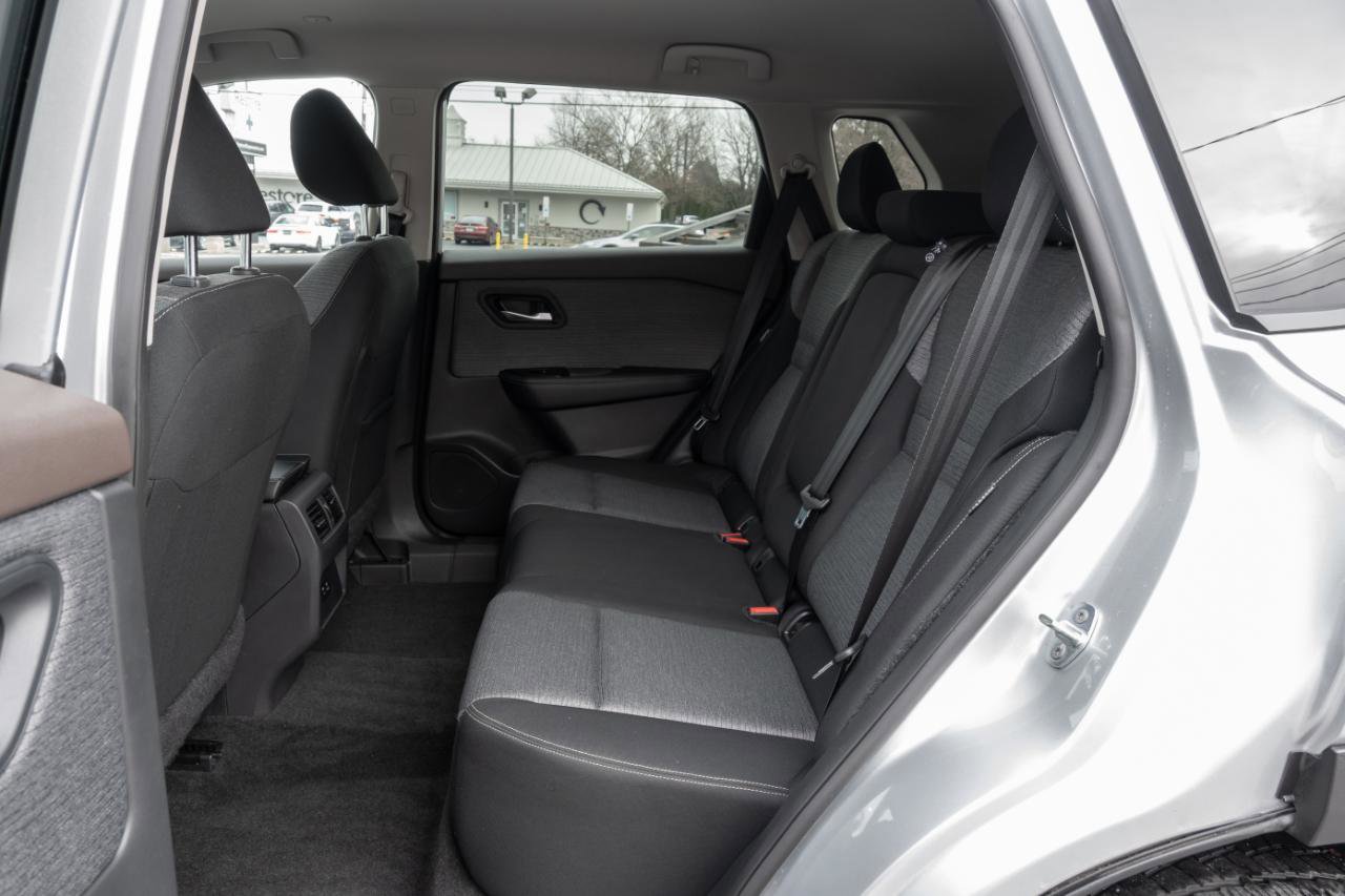 Used 2023 Nissan Rogue SV image 18