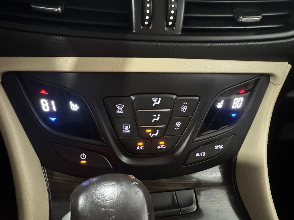 Used 2019 Buick Envision Essence FWD image 32