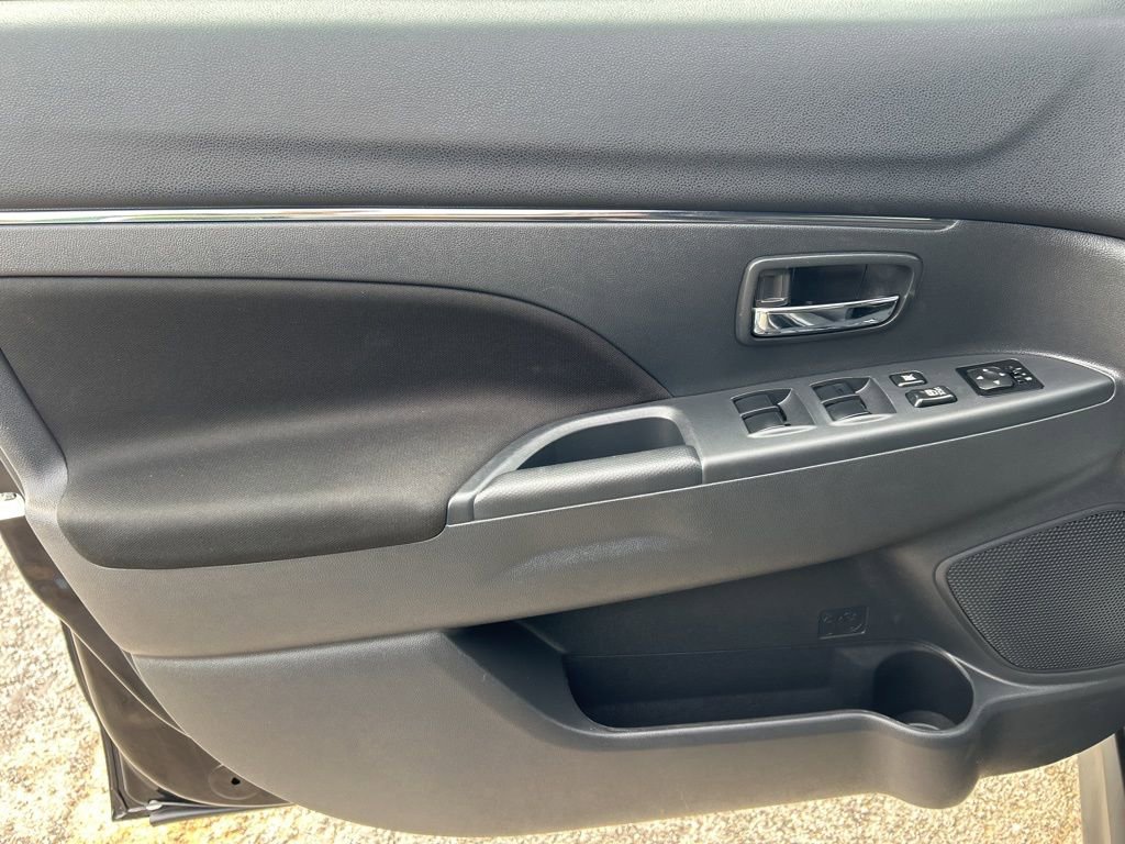 Used 2025 Mitsubishi Outlander Sport SE image 18