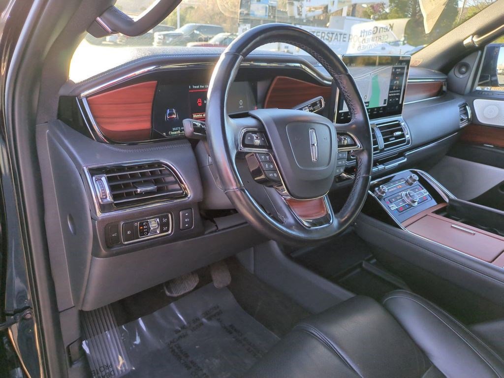 Used 2024 Lincoln Navigator Reserve AWD/4WD image 13