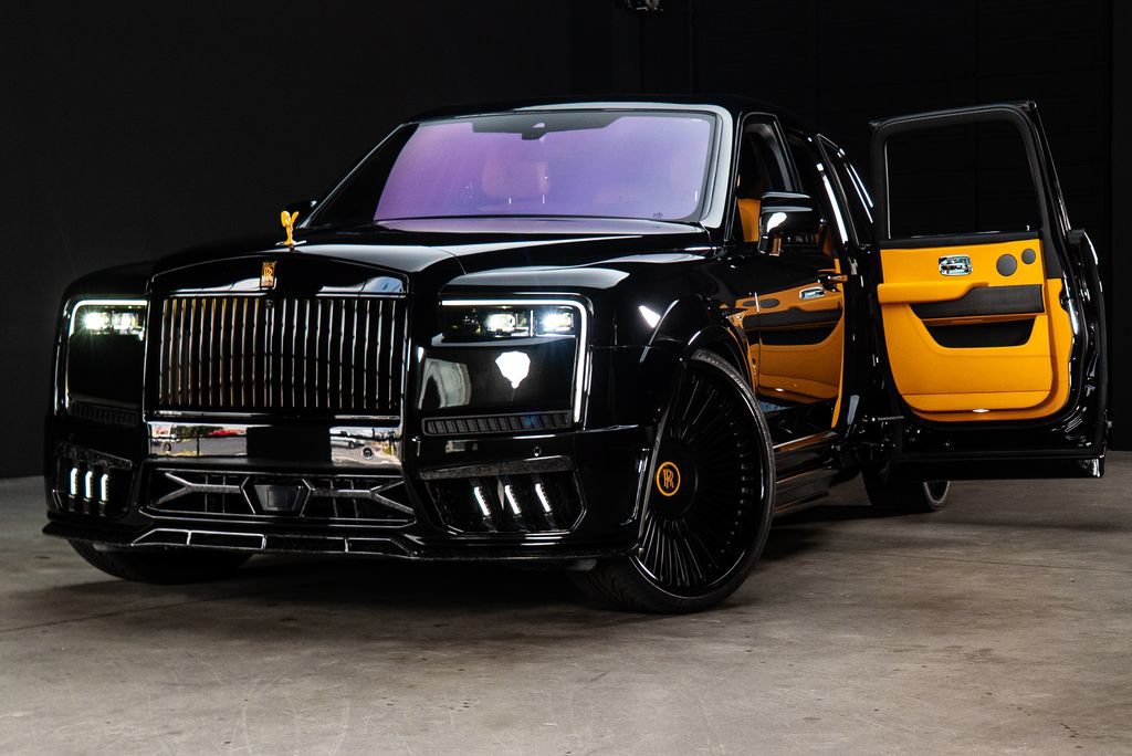 Used 2025 Rolls-Royce Cullinan AWD/4WD image 2