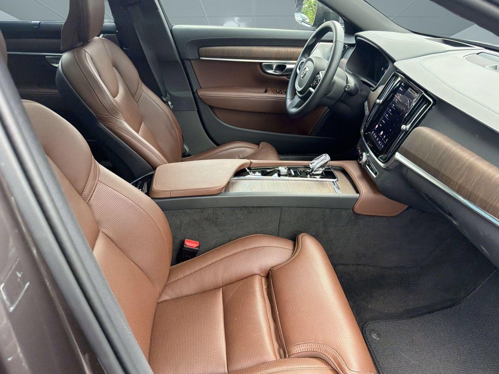 Certified 2025 Volvo V90 B6 Cross Country Ultra AWD/4WD image 23