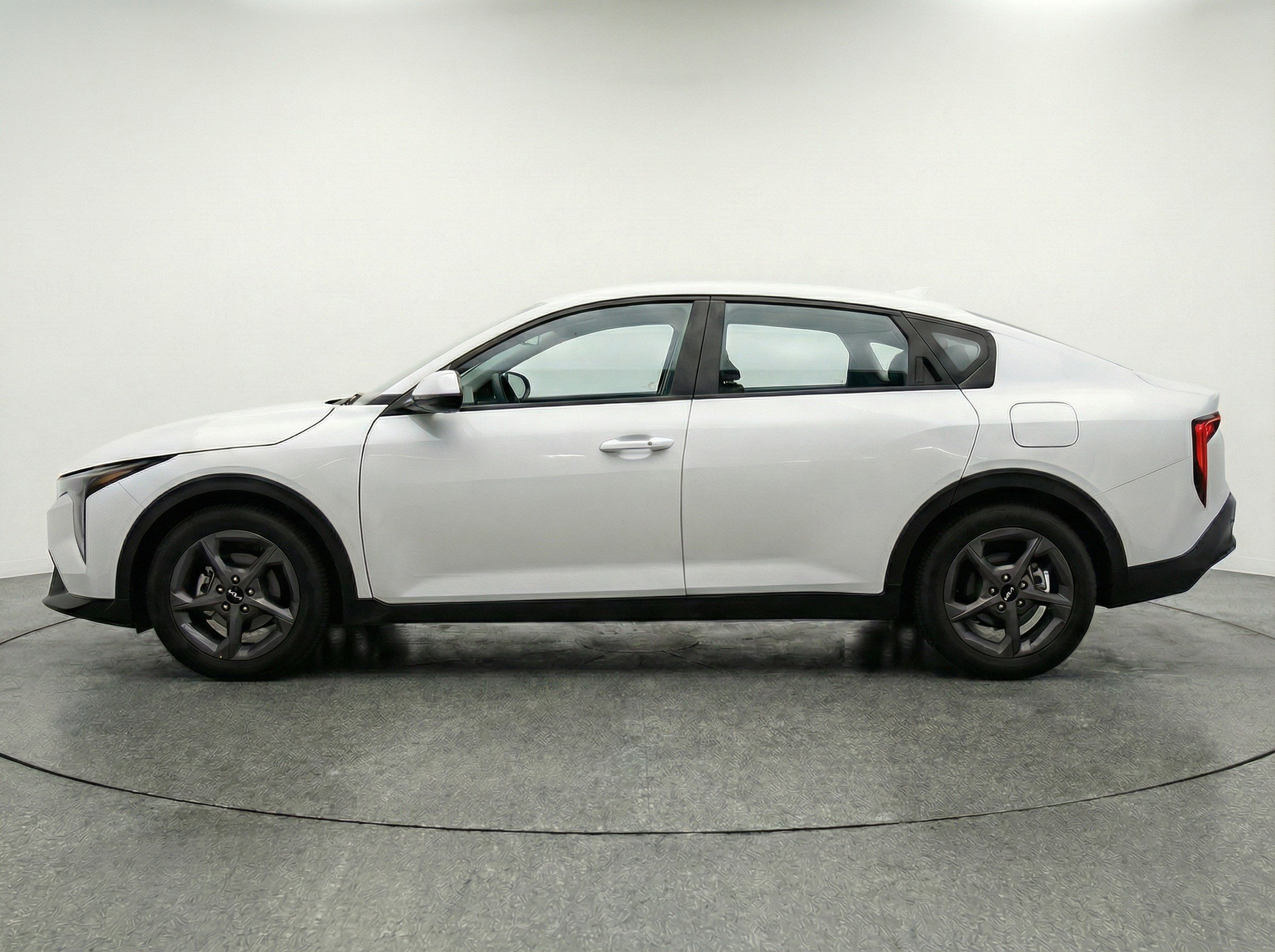 Used 2025 Kia K4 LXS image 5