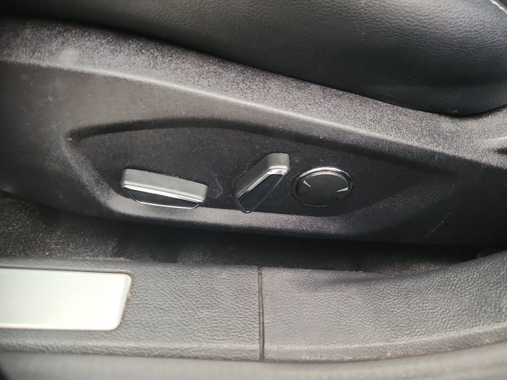 Used 2019 Ford Fusion Titanium image 8
