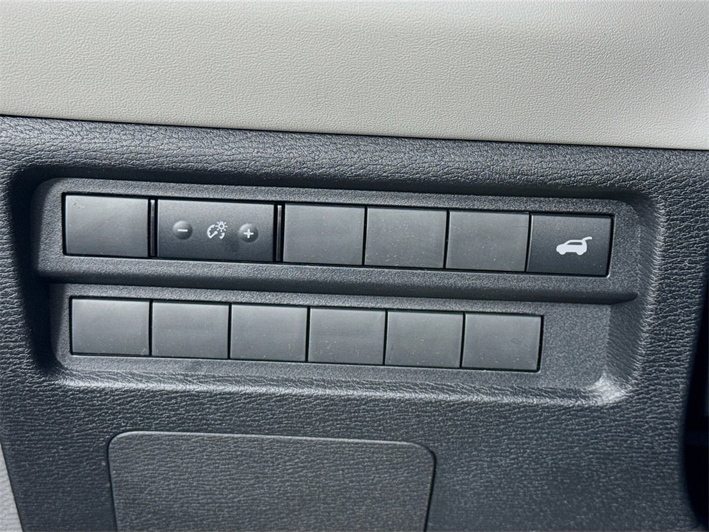 New 2025 Mitsubishi Outlander SE image 10