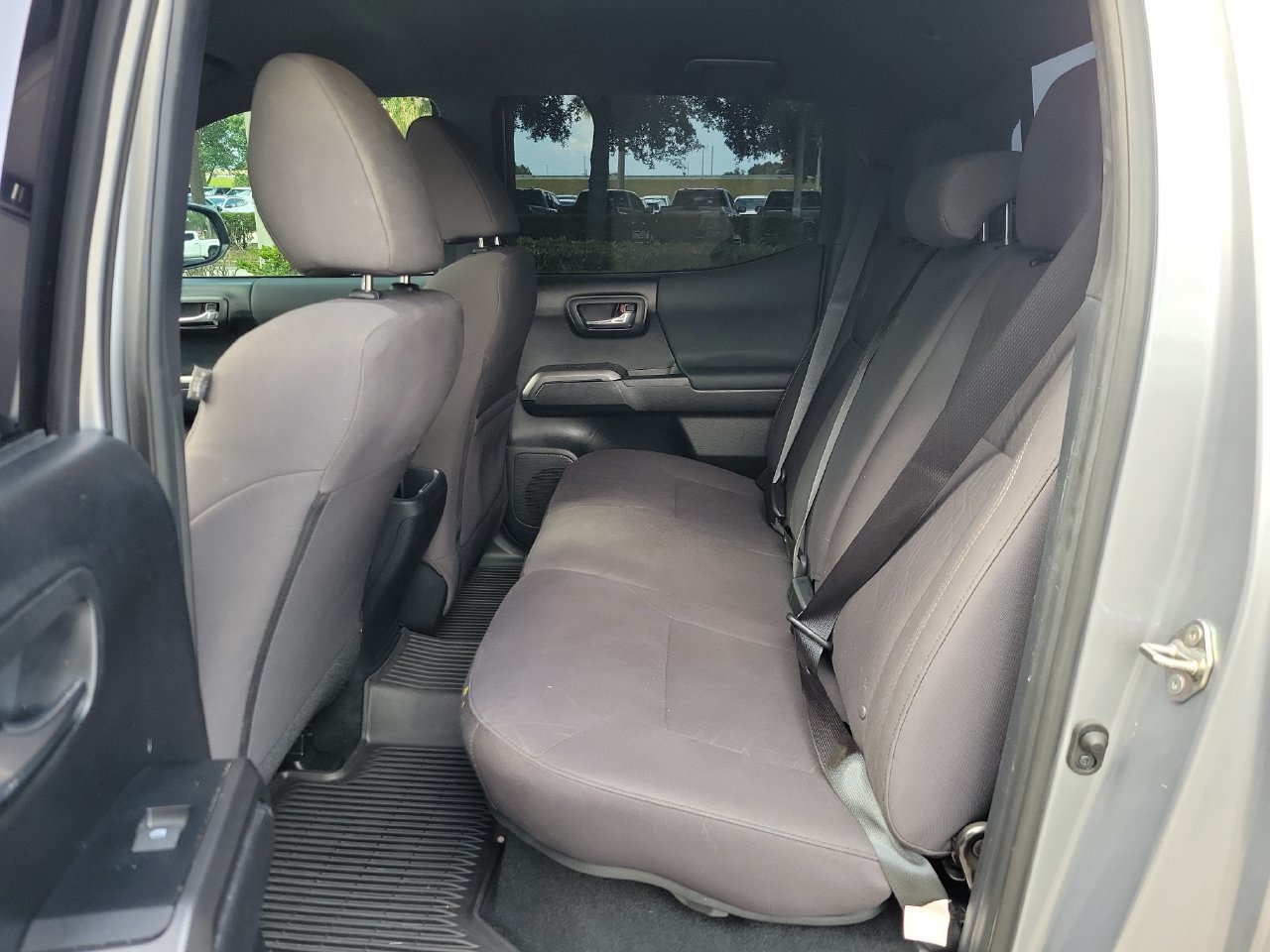Used 2019 Toyota Tacoma TRD Off-Road w/ Technology Package AWD/4WD image 9