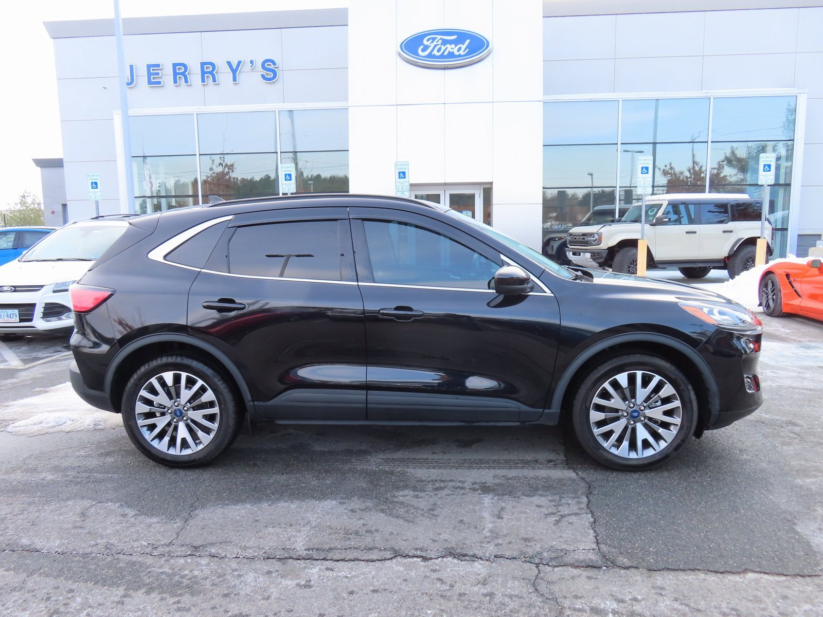 Certified 2022 Ford Escape Titanium w/ Class II Trailer Tow Package image 4