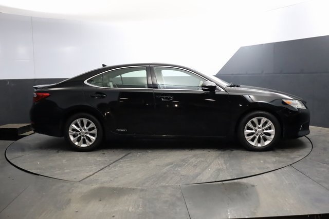 Used 2014 Lexus ES 300h w/ Luxury Package w/Bamboo Trim image 4