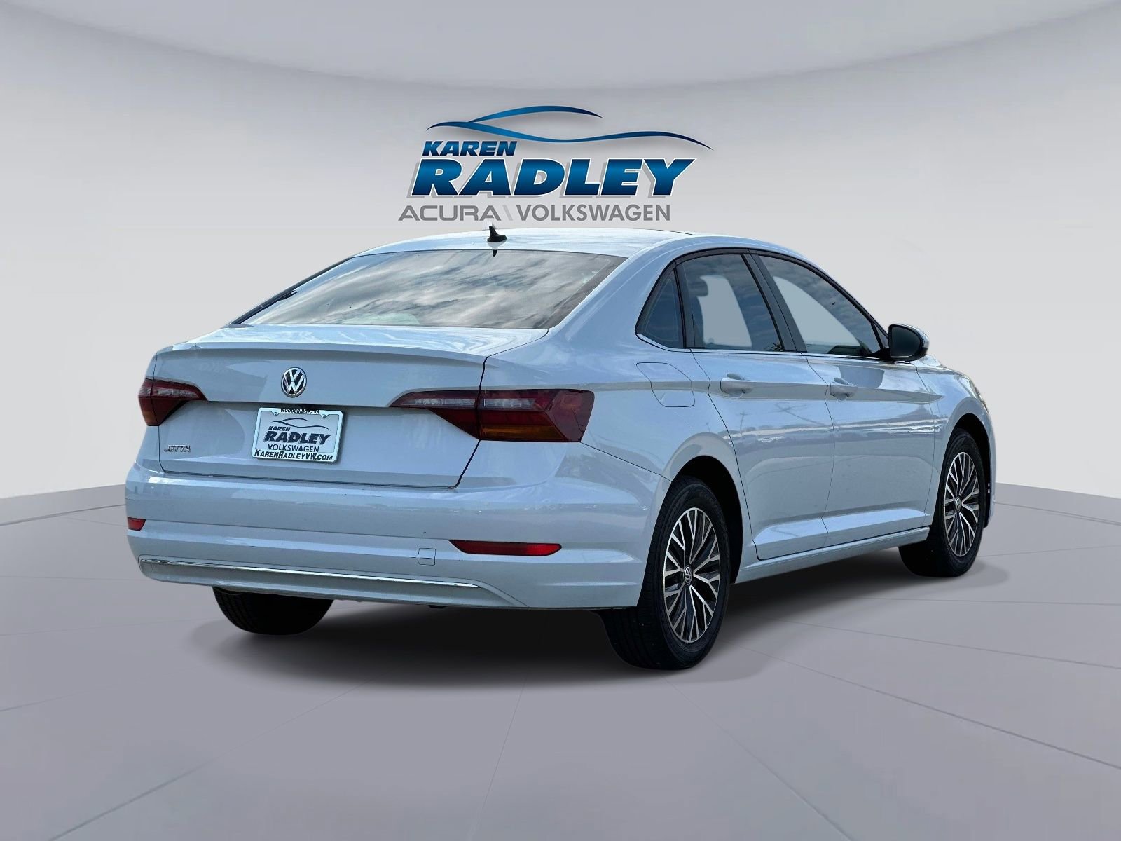 Used 2019 Volkswagen Jetta SE w/ Cold Weather Package FWD image 2