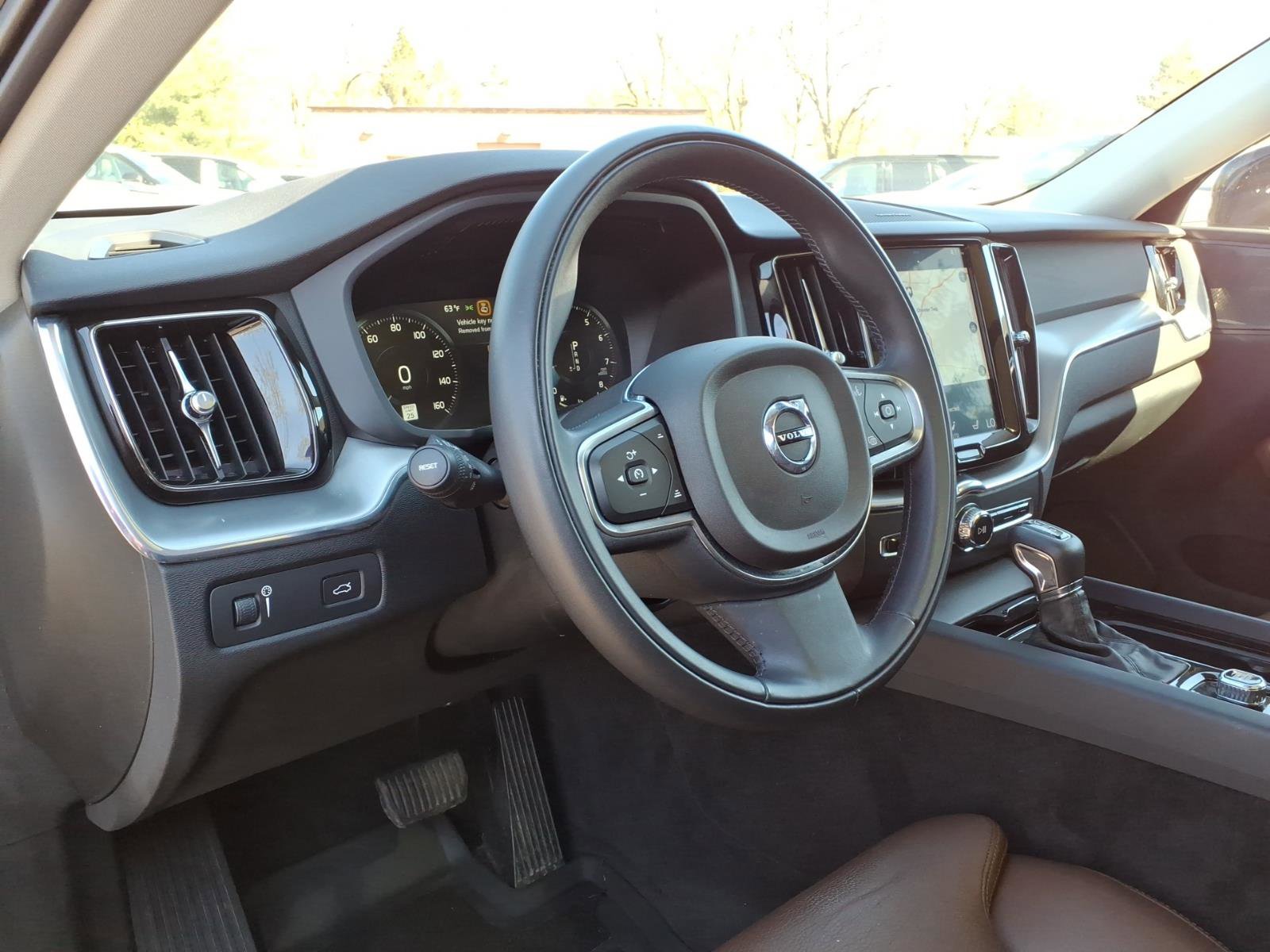 Used 2019 Volvo XC60 T5 Momentum w/ Protection Package Premier image 14