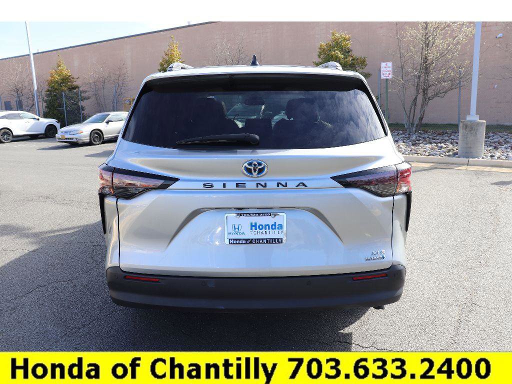 Used 2024 Toyota Sienna XLE image 6
