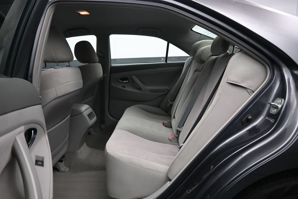 Used 2010 Toyota Camry LE FWD image 19