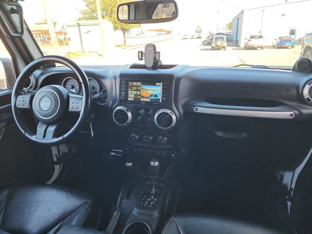 Used 2013 Jeep Wrangler Rubicon w/ PWR Convenience Group image 18