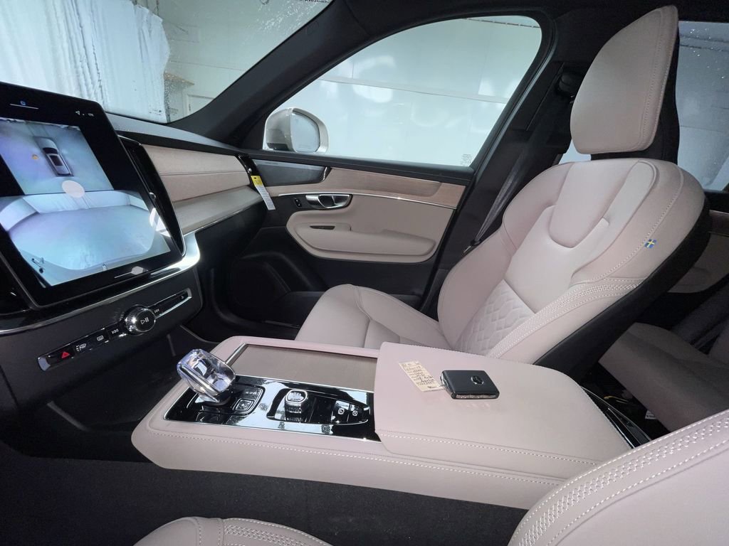 New 2026 Volvo XC90 T8 Plus image 4