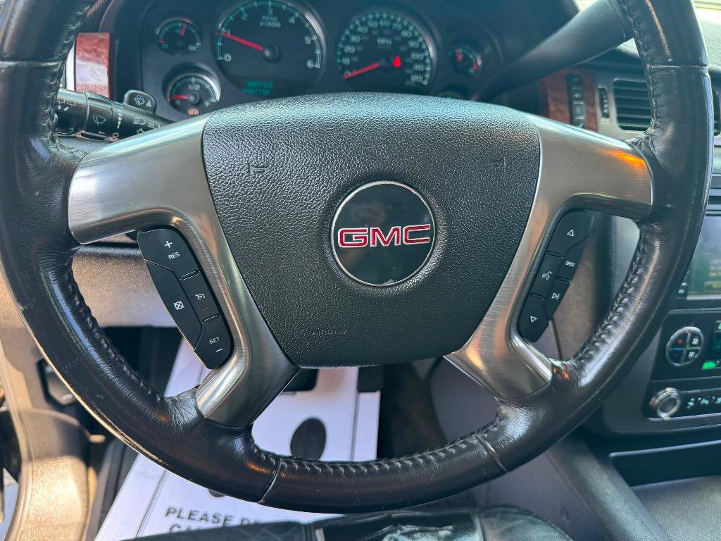 Used 2007 GMC Yukon XL SLT w/ SLT Preferred Equipment Group AWD/4WD image 15