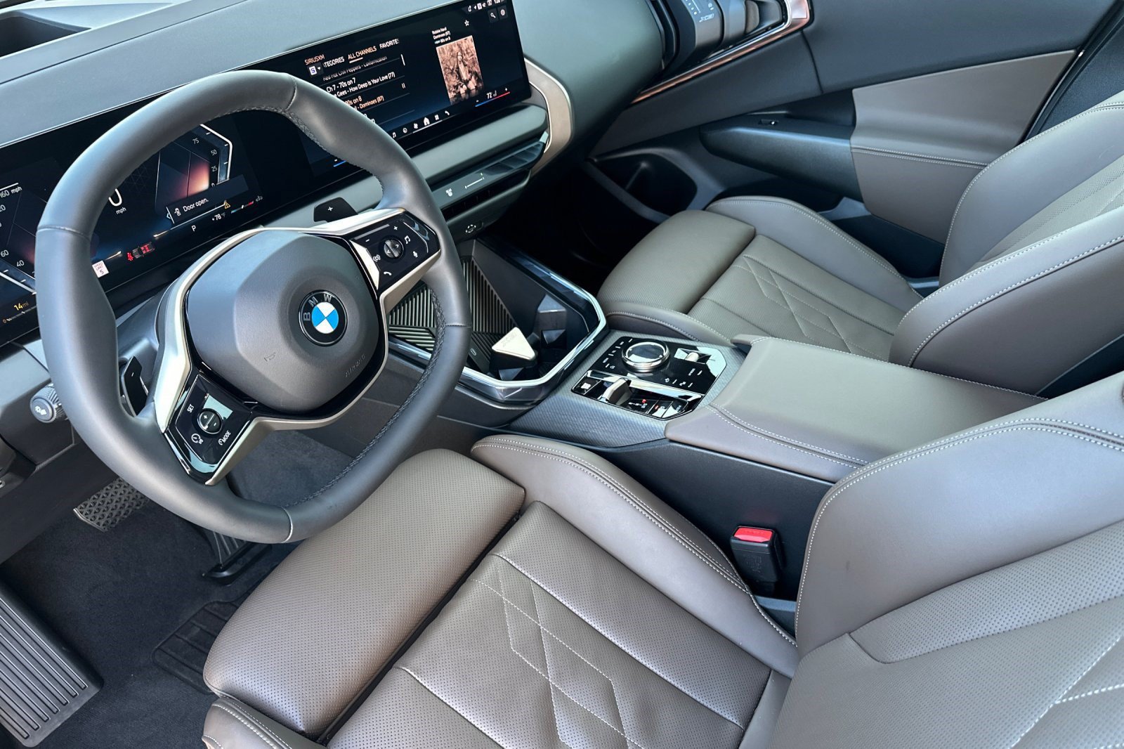 Used 2025 BMW X3 xDrive30i w/ Premium Package AWD/4WD image 4