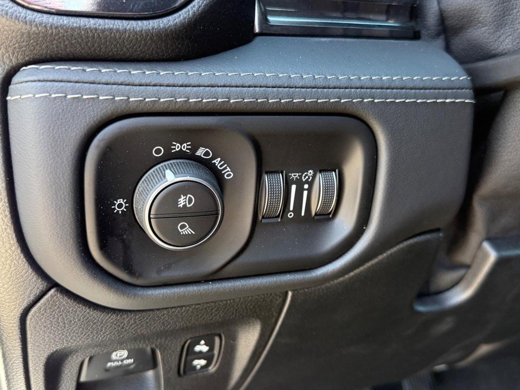 Used 2022 RAM 1500 Limited w/ Body Color Bumper Group AWD/4WD image 23