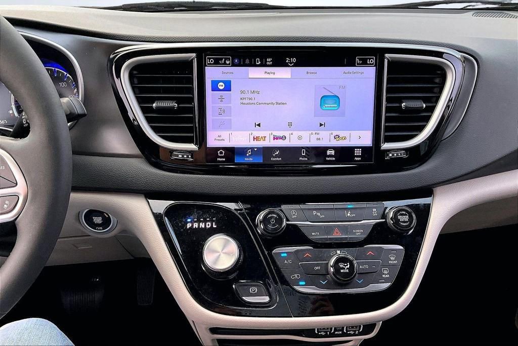 Used 2024 Chrysler Pacifica Touring-L FWD image 32