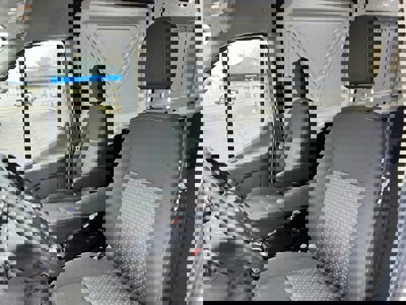 Used 2022 Ford E-Transit 148 High Roof Extended image 13