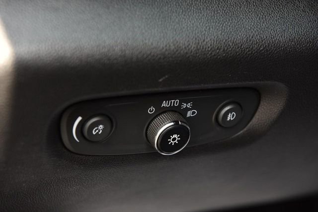 Used 2018 Chevrolet Traverse LT image 11